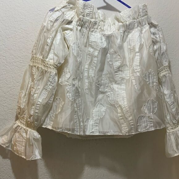 ALEXIS Off-The-Shoulder Three-Quarter Sleeve Crop Top - Picture 8 of 8